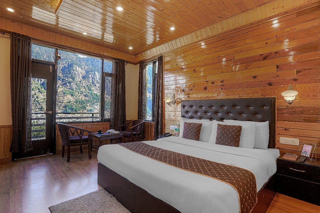 Super Deluxe Hotel Black Magic